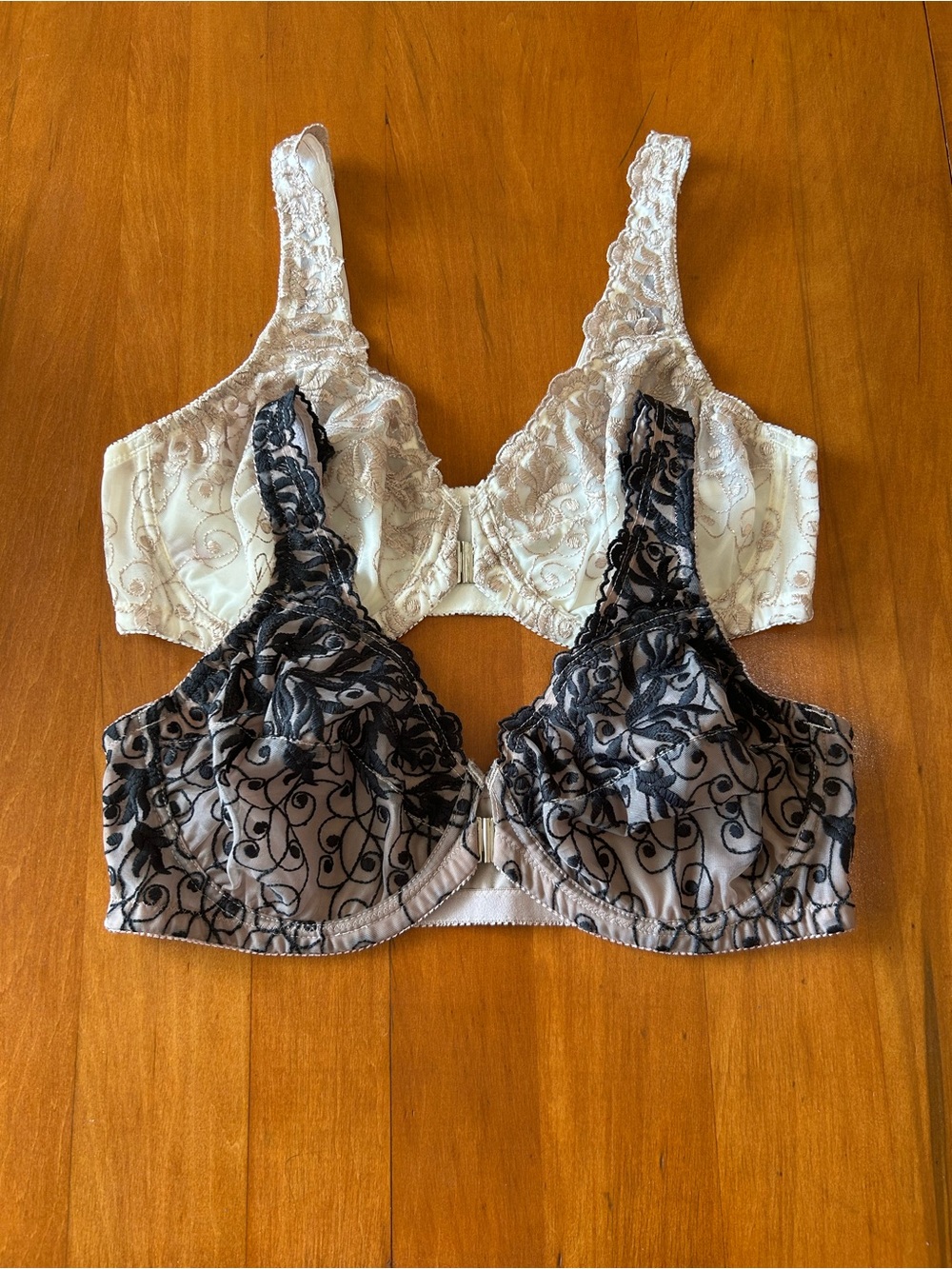 Lace Embroidered Front-Close Underwire Bra Lot of 2 Size 40C mocha, black, ivory